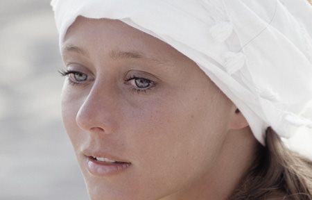 Rosto de uma mulher jovem