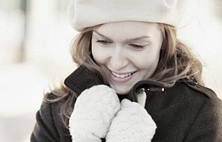 Mulher vestindo roupas de inverno